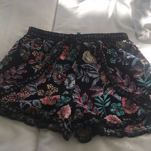 Art class//target floral shorts